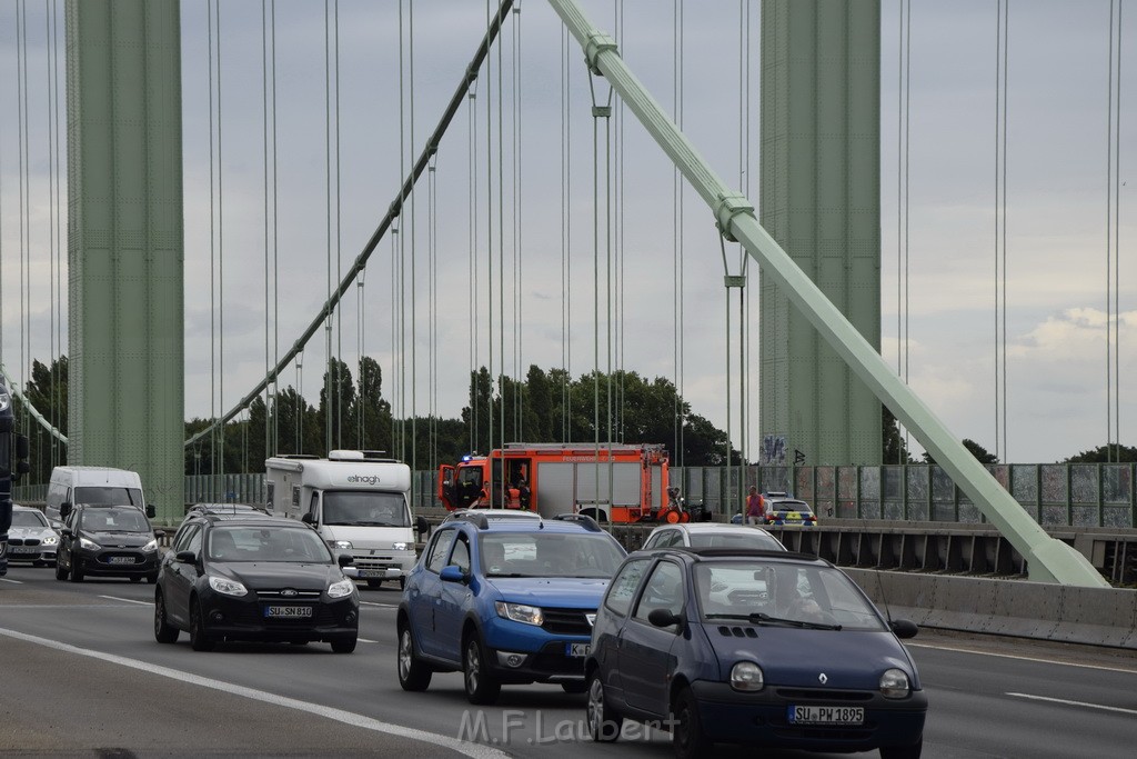 VU Kradfahrer gestuerzt A 4 Rich Olpe Rodenkirchener Bruecke P06.JPG - Miklos Laubert